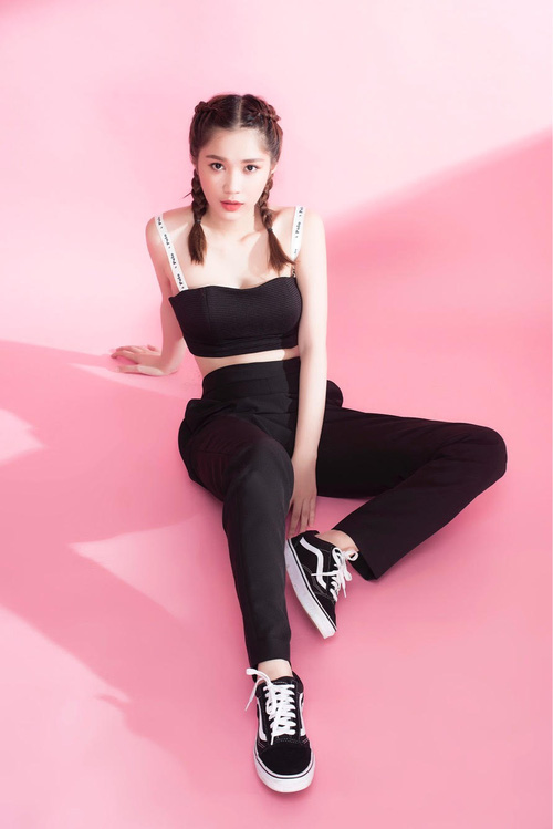 Ngọc Trinh đọ dáng cùng đàn em được kì vọng sẽ thay thế mình trong tương lai, ai hot hơn? - Hình 8