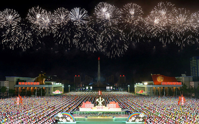 Pháo hoa rợp trời Bình Nhưỡng trong ngày kỉ niệm ông Kim Jong-il lên nắm quyền - Hình 3