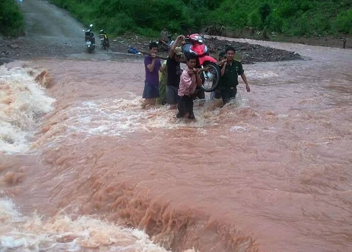 Quảng Bình: Nhiều xã thuộc huyện miền núi Minh Hóa cô lập hoàn toàn - Hình 1