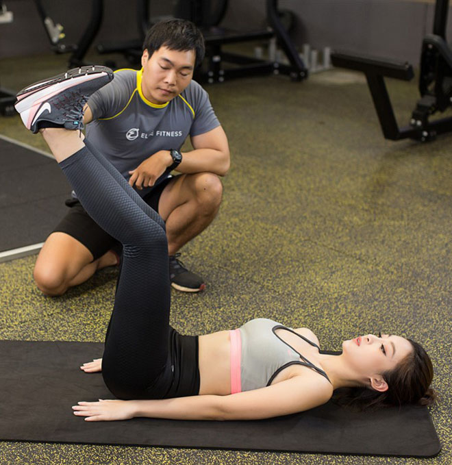 Sau Huyền My, Hoa hậu Đỗ Mỹ Linh khoe rãnh bụng sâu nóng bỏng - Hình 9