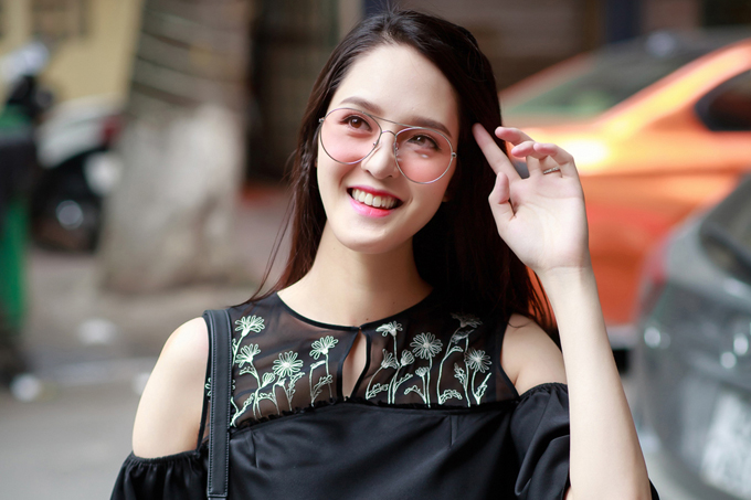 Gái một con Á hậu Hoàng Anh xinh đẹp trở lại sau khi lấy chồng - Hình 4