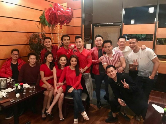 Bạn bè nô nức dự tiệc kỷ niệm 1 năm yêu nhau của Thanh Thảo và bạn trai Việt kiều - Hình 5