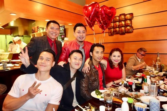 Bạn bè nô nức dự tiệc kỷ niệm 1 năm yêu nhau của Thanh Thảo và bạn trai Việt kiều - Hình 6