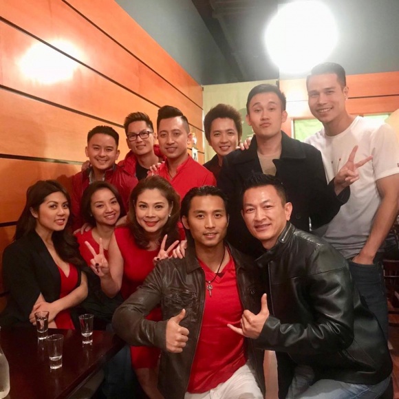 Bạn bè nô nức dự tiệc kỷ niệm 1 năm yêu nhau của Thanh Thảo và bạn trai Việt kiều - Hình 7