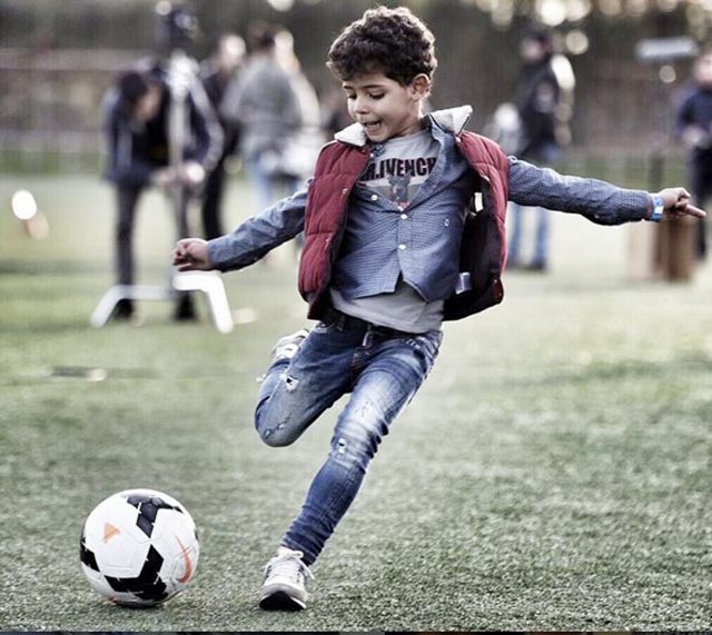 Con trai CR7 mê đá bóng quên cả ăn - Hình 2