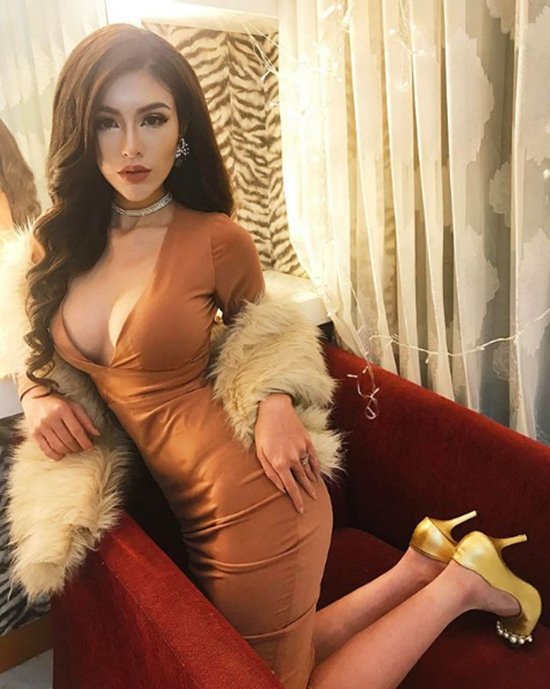 Đường cong như búp bê đẹp khó tin của kiều nữ áo dài Sài Thành - Hình 7