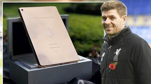 Hậu trường sân cỏ 11/11: Gerrard bị ném đá vì khoe iPad mạ vàng - Hình 1