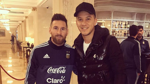Messi xin lỗi vì không nhận ra cầu thủ đồng hương - Hình 1