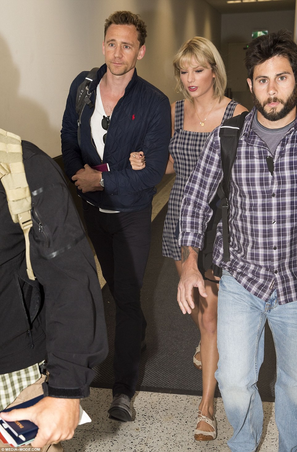 Tom Hiddleston bị sốc khi Taylor Swift nói xấu anh đã lợi dụng tiền bạc và danh tiếng của cô - Hình 1