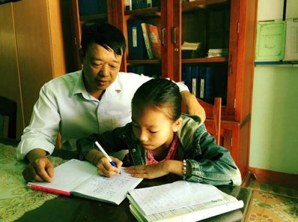 Cánh tay nâng của những học sinh đặc biệt - Hình 1