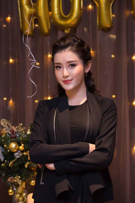 Mẹ Á hậu Huyền My xinh như gái 18 trong sinh nhật của con - Hình 6
