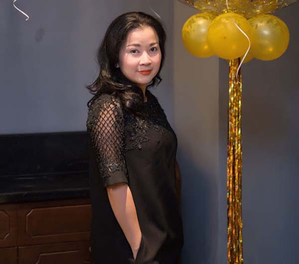Mẹ Á hậu Huyền My xinh như gái 18 trong sinh nhật của con - Hình 1