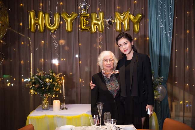 Mẹ Á hậu Huyền My xinh như gái 18 trong sinh nhật của con - Hình 5