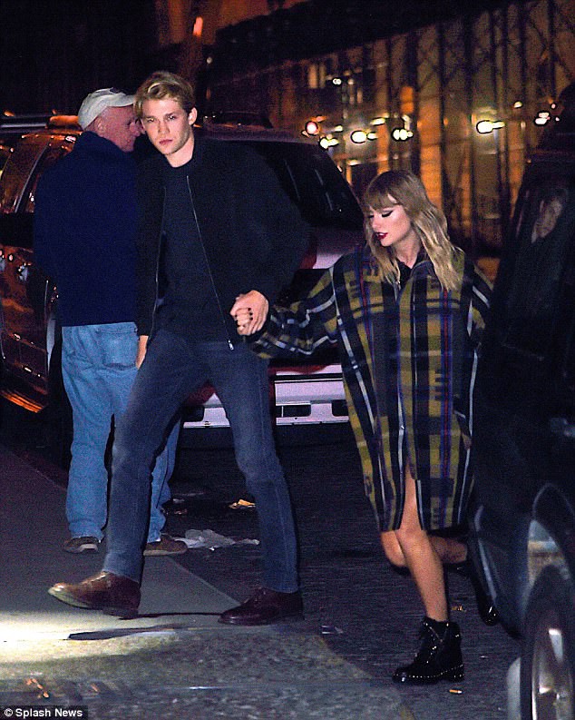 Mỹ nam đang đang hẹn hò Taylor Swift: Hot boy trường đại học, vừa đẹp trai lại vừa ngoan hiền mẫu mực - Hình 11