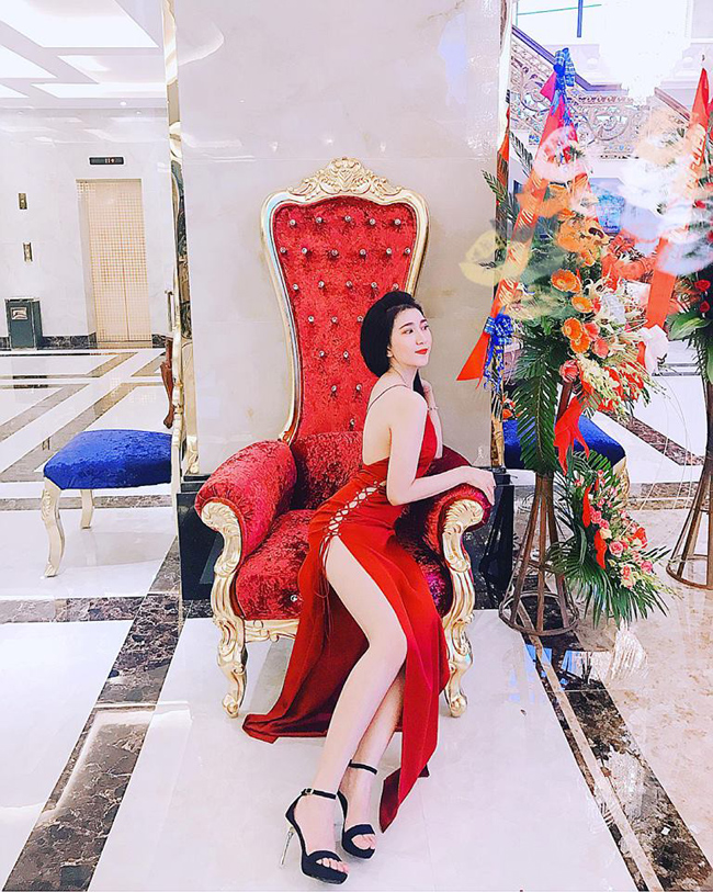 Vào đại học, cô em út họ Hồ ngày càng gợi cảm đến khó rời mắt - Hình 15