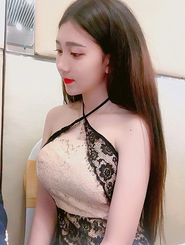 Vào đại học, cô em út họ Hồ ngày càng gợi cảm đến khó rời mắt - Hình 17