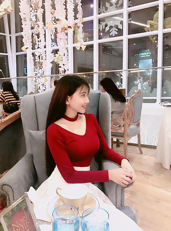 Vào đại học, cô em út họ Hồ ngày càng gợi cảm đến khó rời mắt - Hình 18