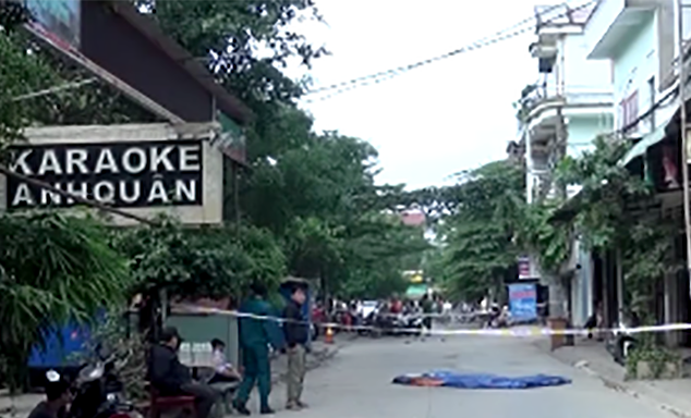 Tạm giữ 11 người liên quan đến vụ chủ quán karaoke bị đâm chết - Hình 1