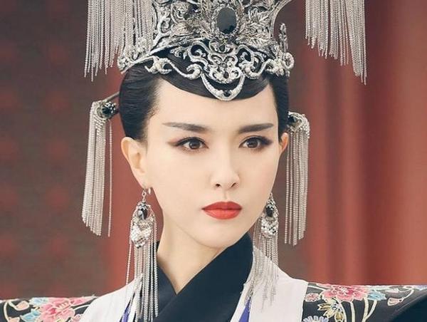 Những Hoàng hậu đẹp nhất màn ảnh Hoa ngữ
