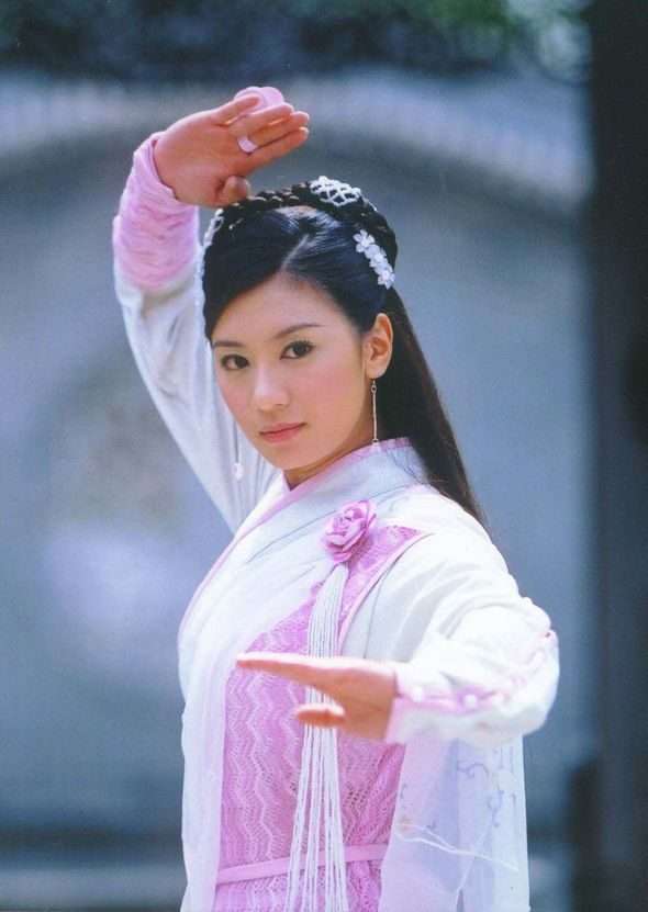 10 nữ diễn viên dung mạo như hoa, đẹp nhất trong phim Kim Dung - Hình 22
