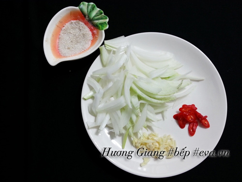 [Chế biến] - Đổi vị với cua rang muối vừa ngon lại dễ làm - Hình 2