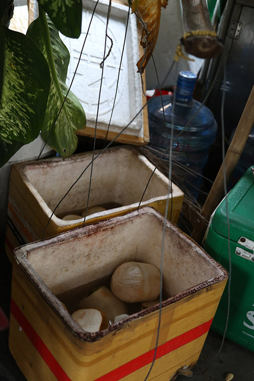Cận cảnh kho tang vật lấn chiếm vỉa hè bị ông Đoàn Ngọc Hải thu giữ - Hình 8