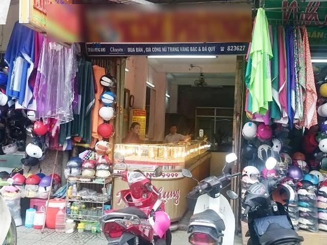 Huế: Nam thanh niên bị bắt khi cướp tại tiệm vàng - Hình 1