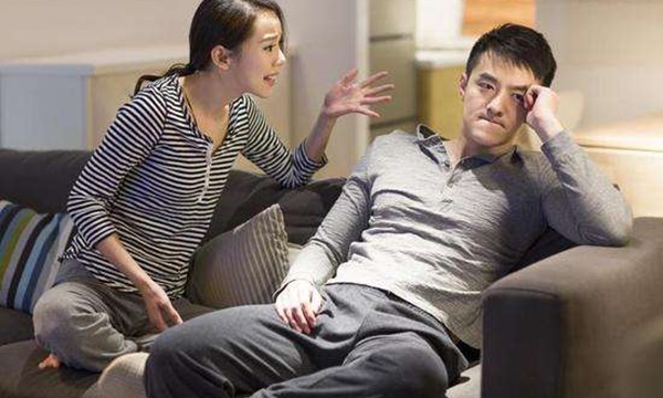 1 lần đi vệ sinh không xả được nước tố cáo bí mật của chồng - Hình 2