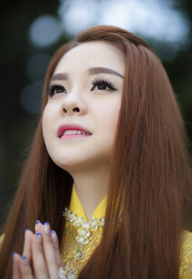 Không ngờ những mỹ nhân hát hội chợ lại nóng mắt mức này - Hình 14