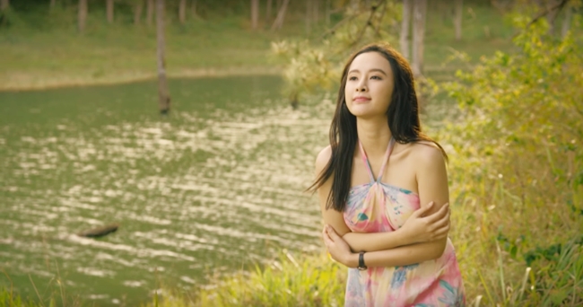 Angela Phương Trinh khoe dáng nuột trên màn ảnh: Hiếm mỹ nhân nào vượt mặt - Hình 15