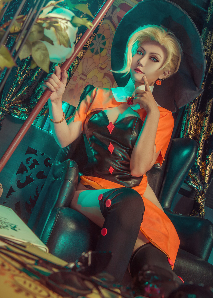 Chảy máu mũi với cosplay Mercy cực gợi cảm trong Overwatch - Hình 1