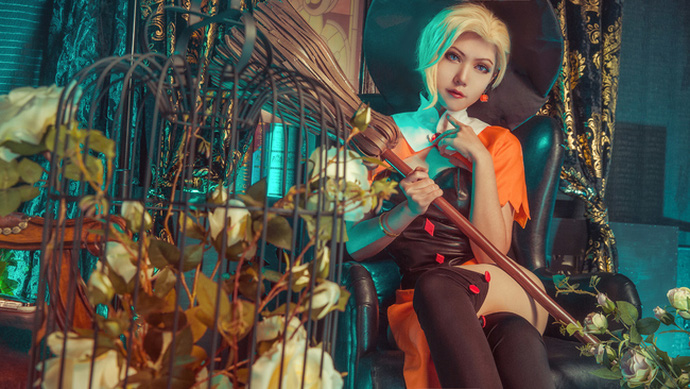 Chảy máu mũi với cosplay Mercy cực gợi cảm trong Overwatch - Hình 7