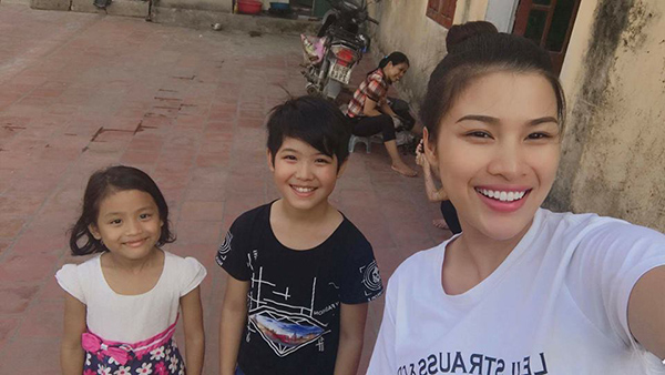 Sau mọi ồn ào điều tiếng, Nguyễn Thị Thành về quê thăm bố mẹ - Hình 2