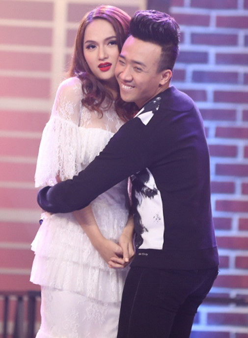 Trấn Thành với những lần gần gũi khiến Hương Giang Idol toát mồ hôi - Hình 4