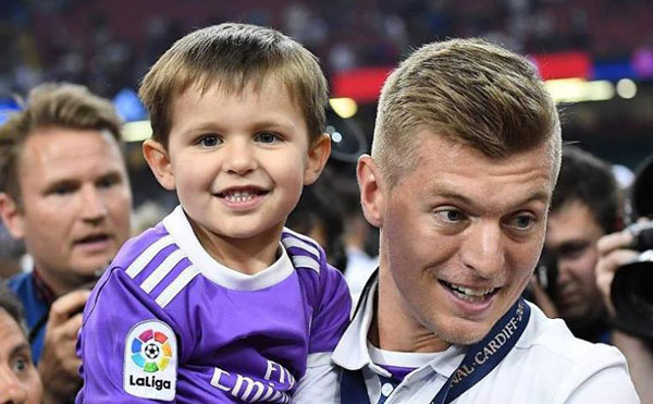 Các thiên thần nhỏ đáng yêu của tân vương Champions League - Hình 4