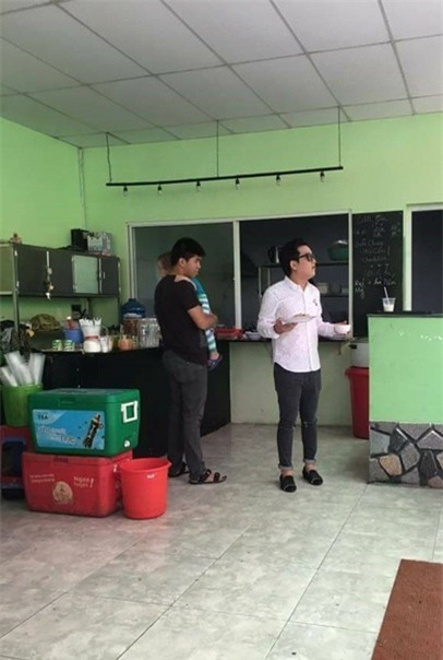 Đứng hình khi thấy Trường Giang ăn cơm bình dân với bộ dạng này - Hình 1