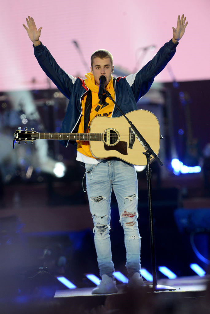 Justin Bieber bật khóc trước hàng chục nghìn khán giả - Hình 6