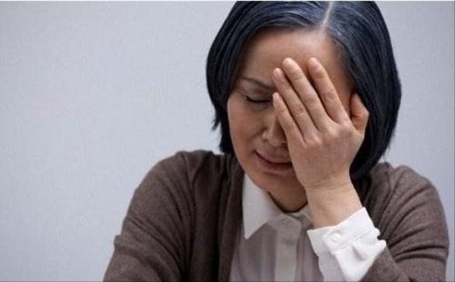 Mẹ luôn nói: &'Không có gì', ngày bà qua đời, vật tìm thấy trong ngăn kéo làm tôi... - Hình 2
