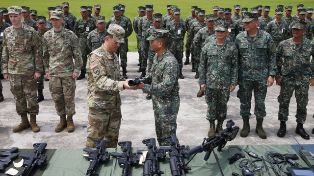 Mỹ cấp vũ khí mới giúp Philippines diệt phiến quân thân IS - Hình 1