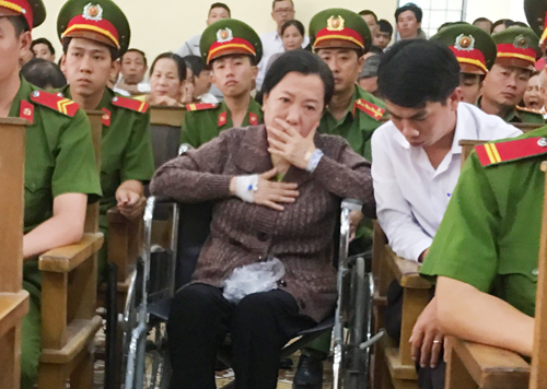 Nữ đại gia thủy sản vụ lừa hơn 1.000 tỷ vắng mặt ngày ra tòa - Hình 2