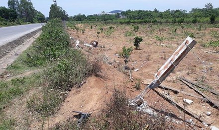 Vụ lật xe gia đình 5 người ở Nghệ An: Thêm 1 nạn nhân tử vong - Hình 1