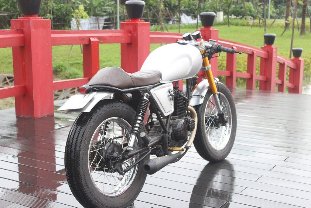 Xe côn tay Suzuki 125 phân khối độ phong cách cổ điển của thợ Việt - Xe ...