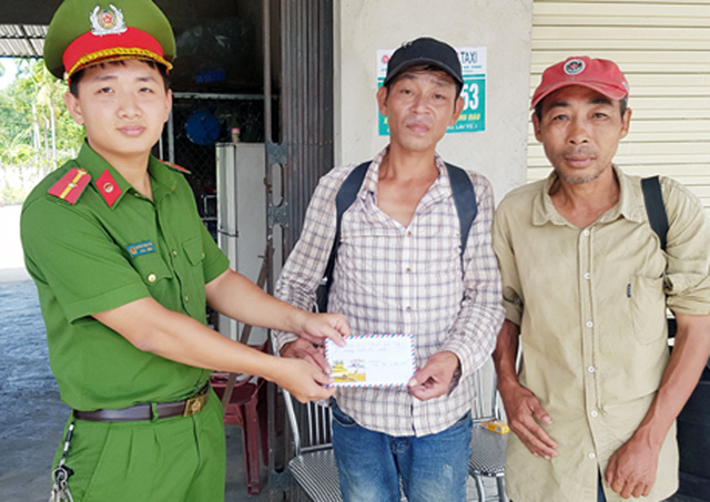 2 phu vàng trốn về từ Lào trình báo việc bị lừa bán - Hình 2