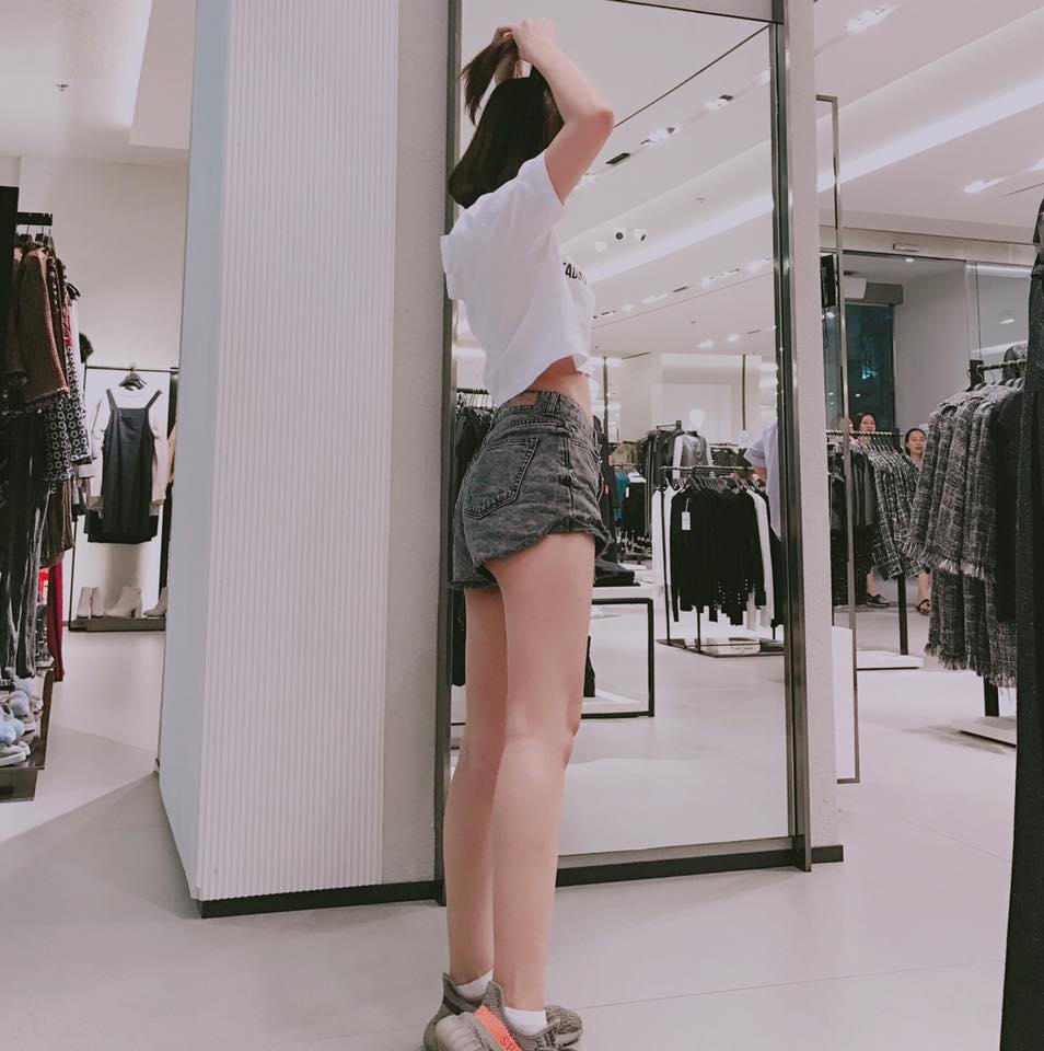 Bạn gái mới Sơn Tùng xinh như búp bê với váy áo mát mẻ ngày hè - Hình 4
