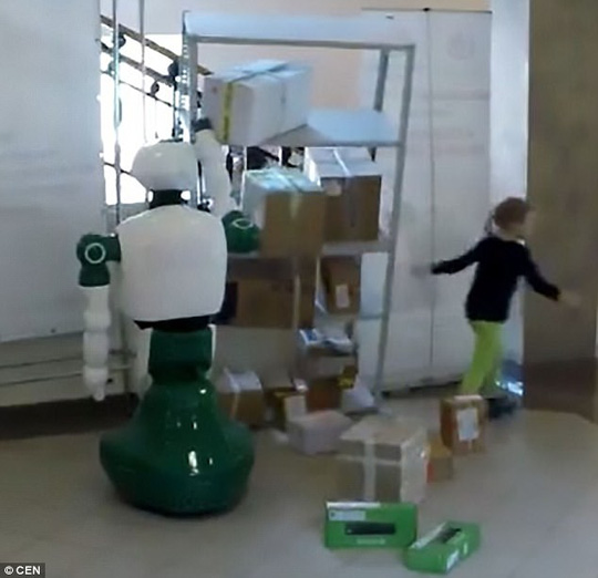 Cận cảnh Robot Nga cứu bé gái dù không được lập trình - Hình 3