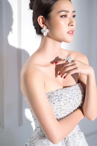 Phi Thanh Vân, Hà Anh, Ngọc Quyên lọt top sao hở bạo nhất tuần - Hình 8