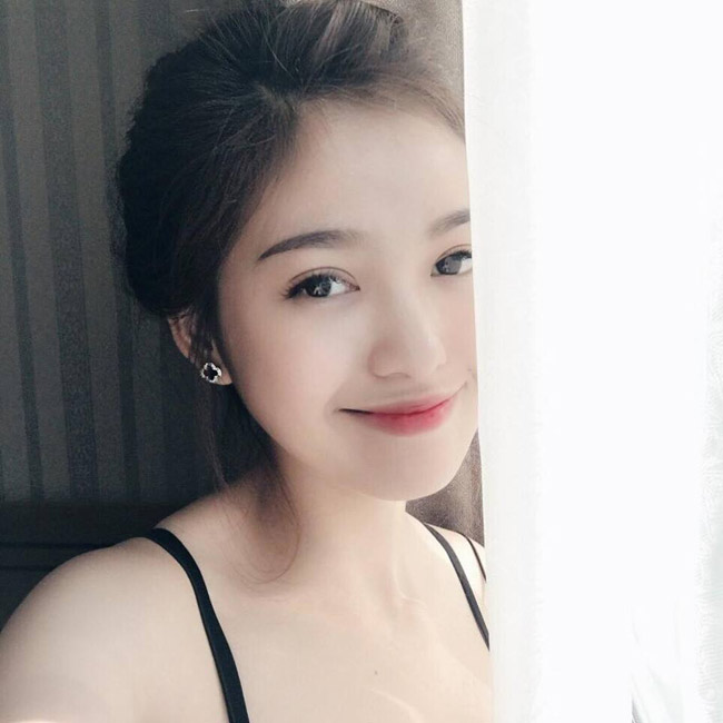 Ảnh đời thường bốc lửa của 9X mặc mát mẻ nơi công sở - Hình 16