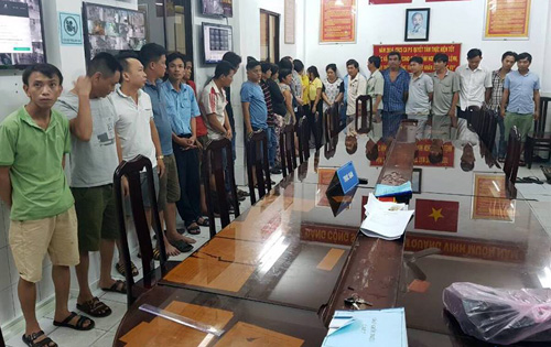 Cảnh sát đột kích ổ đánh bạc bằng máy ở Sài Gòn - Hình 1