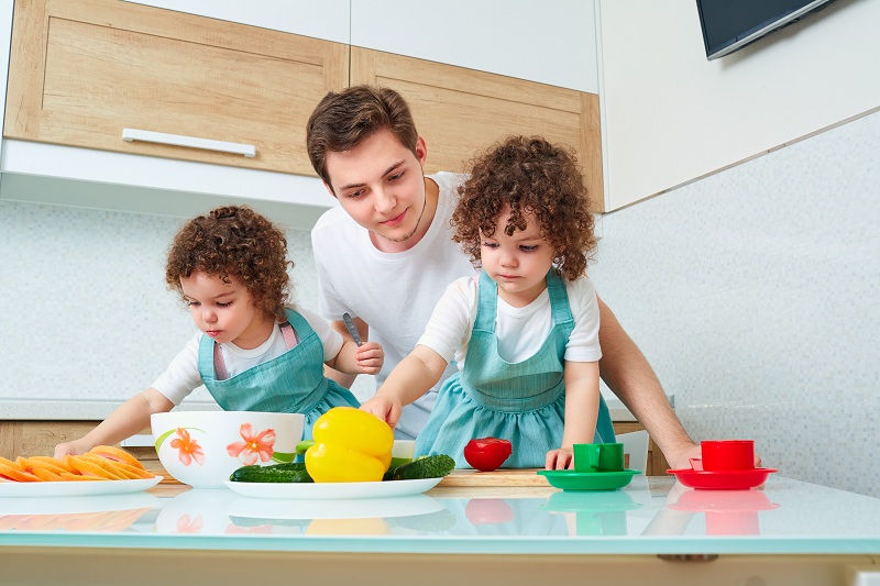 Giận dỗi vì chồng quá yêu con - Hình 1