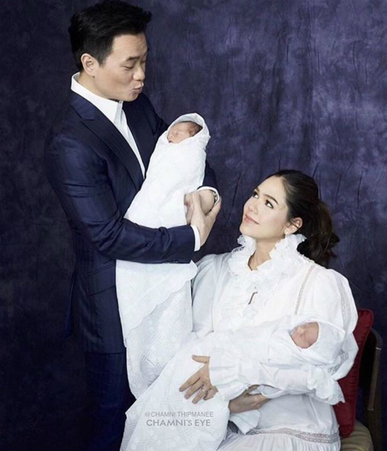 My nhân đep nhât Thai Lan Chompoo Araya khoe căp song sinh vưa chao đơi - Hình 4